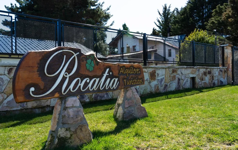 Cartel Rocatiá alojamiento