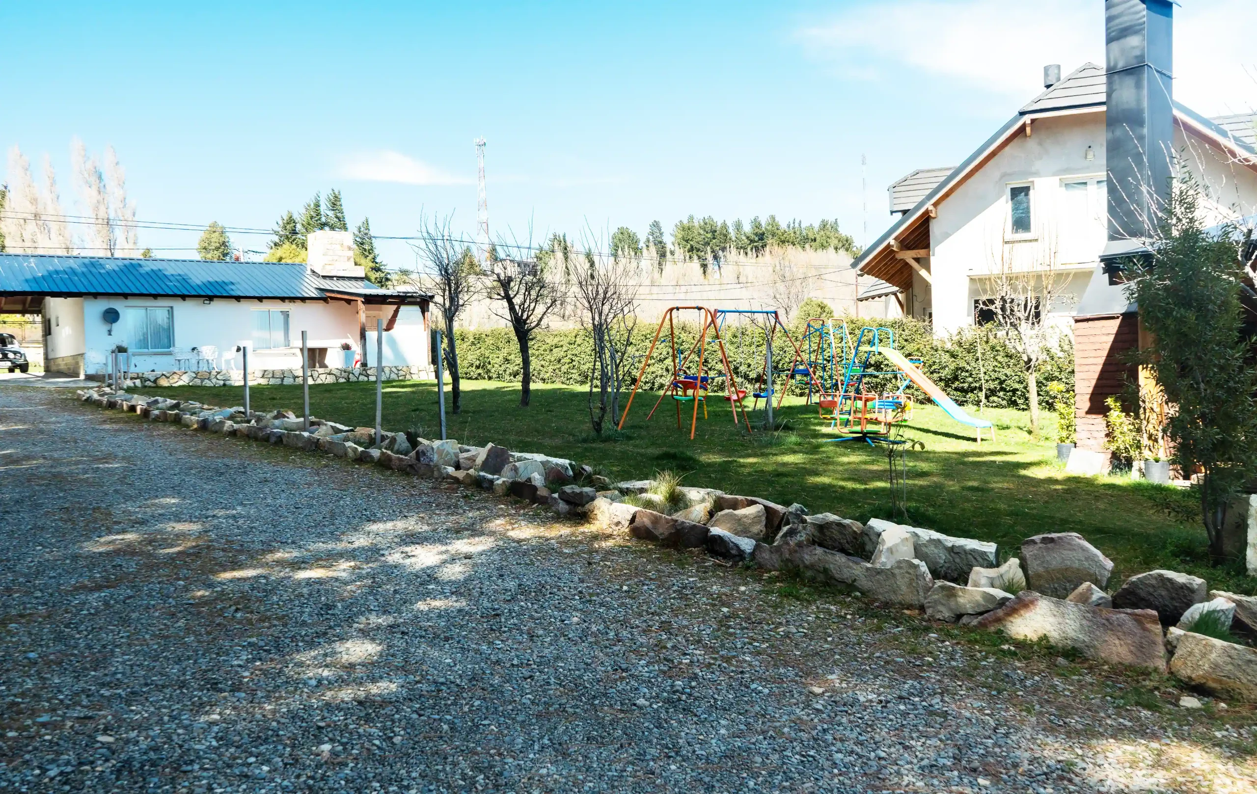 Casas con jardín amplio y juegos para niños